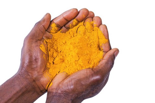 Curcuma: le sue proprietà e i benefici Curcuma: le sue proprietà e i benefici