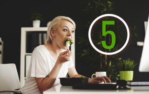 È necessario mangiare 5 volte al giorno per perdere peso? È necessario mangiare 5 volte al giorno per perdere peso?