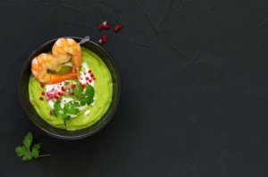 Mousse di avocado e gamberetti