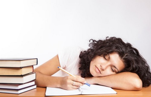 Dormire poco: gli effetti sul nostro corpo Dormire poco: gli effetti sul nostro corpo