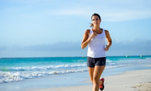 I 7 migliori benefici della corsa in spiaggia