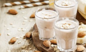 bicchieri di latte di avena