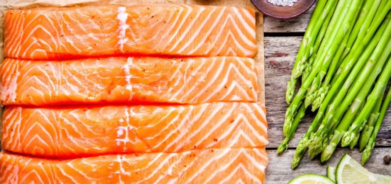 Salmone e asparagi
