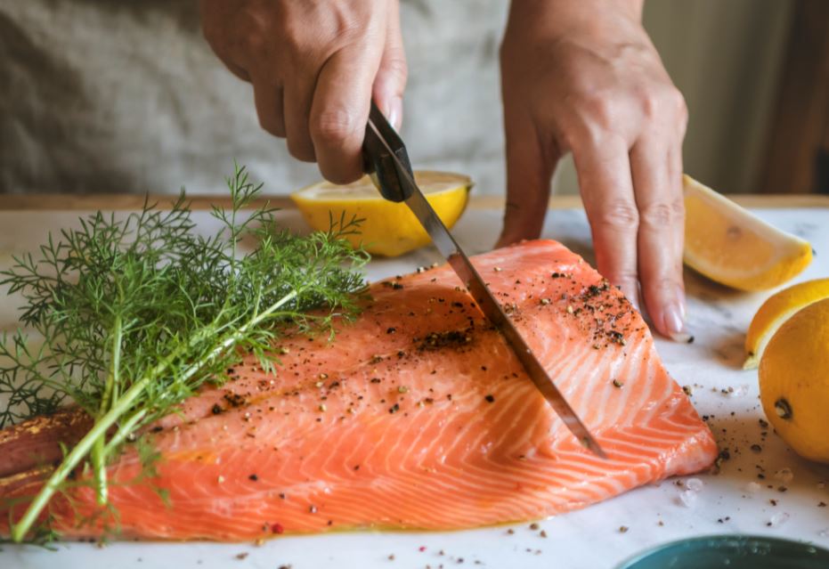Salmone: 3 varianti per preparare piatti sani e gustosi Salmone: 3 varianti per preparare piatti sani e gustosi