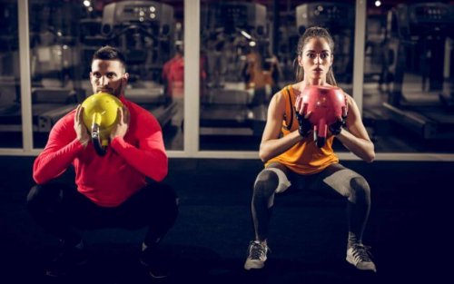 Coppia che si allena a sera