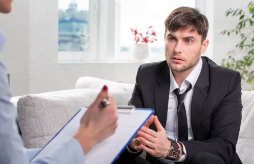 Giovane a un colloquio di lavoro