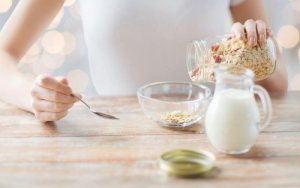 Tutto quello che c'è da sapere sul latte di avena