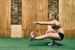 Pistol squat con appoggio: ecco come eseguirli