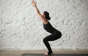 4 posizioni yoga estremamente benefiche che quasi nessuno utilizza