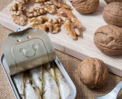 Insalata con noci e sardine ricca di Omega 3