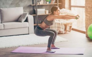 Allenare i glutei e le gambe in casa