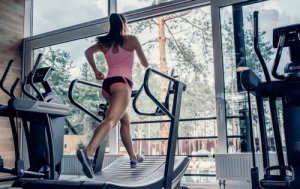 Come bruciare più calorie sul tapis roulant