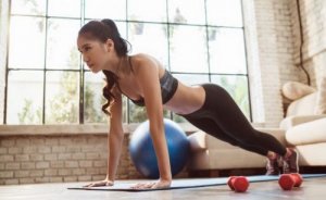 Routine di esercizi per donne da fare a casa