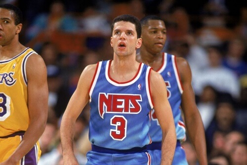 Drazen Petrovic con la maglietta dei Nets