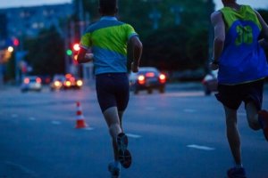 Correre di sera è meglio: ecco perché
