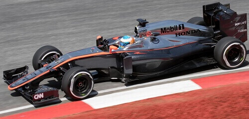 La Mclaren MP4-30 di Fernando Alonso ai box