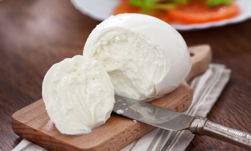 Mozzarella per insalata caprese