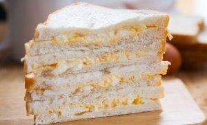 panino uova e formaggio