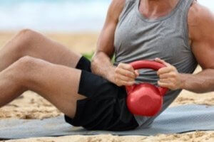 Allenare il core: 6 esercizi con il kettlebell