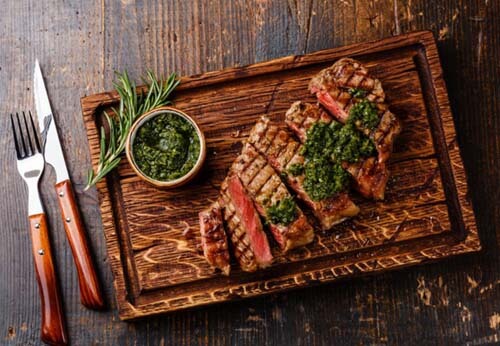 Carne alla brace con chimichurri