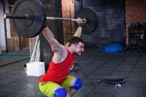 Come perfezionare le flessioni con sbarra sopra la testa