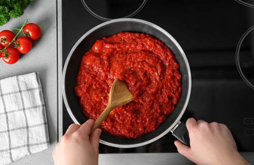 Cottura della salsa di pomodoro