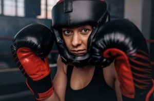 Caschi e paradenti per pugilato e kickboxing