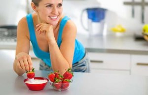 Yogurt alle fragole per una colazione leggera