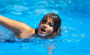 Il miglior stile di nuoto per rafforzare i muscoli