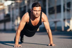 Le migliori flessioni per allenare tricipiti e gran pettorale