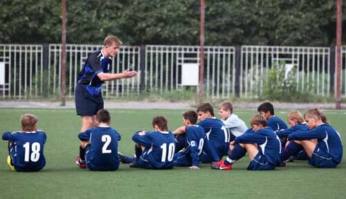 Allenatore con i suoi giocatori