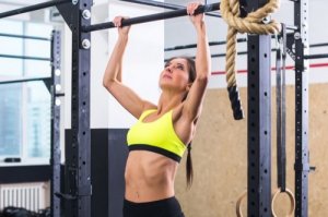 Allenamento intenso utilizzando solo il peso del corpo