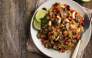 insalata di riso e legumi ricca di fibre