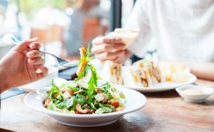 come mangiare sano quando si è fuori casa