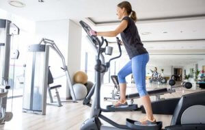 Come usare la macchina per salire le scale in palestra