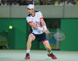Andy Murray fa un rovescio