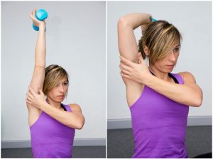 Tricipiti con manubri