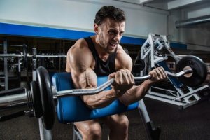 Bicipiti: 3 esercizi da includere assolutamente nella vostra routine