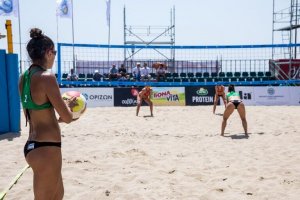 Partita di beach volley.