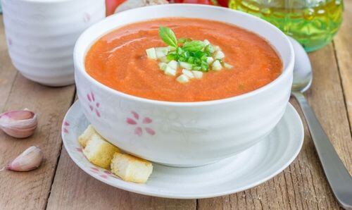 Gazpacho freddo con crostini di pane