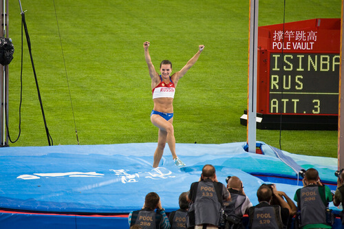 Yelena Isinbayeva dopo un salto