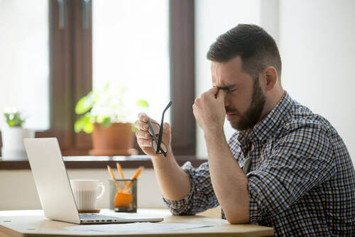 Mal di testa dovuto al telelavoro