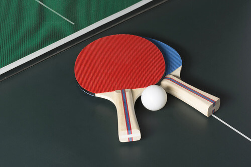 Ping-pong, racchetta rossa e blu