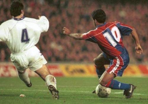 Romario e la sua classica "coda di mucca"