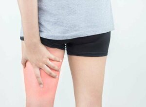Lesioni ai muscoli ischiocrurali: sintomi e trattamento