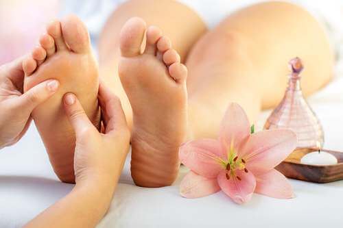 5 benefici della riflessologia plantare per corpo e mente