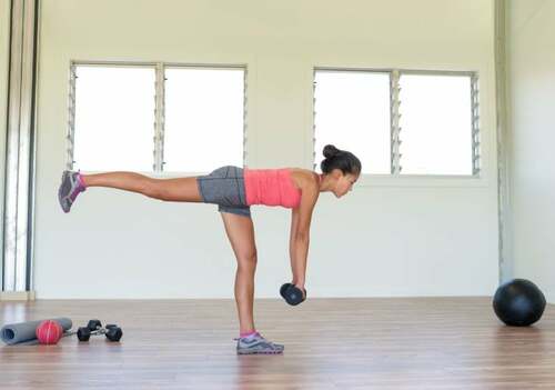 Esercizi con i pesi.