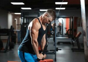 5 consigli di allenamento per aumentare i tricipiti