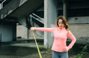 4 esercizi per trattare il dolore alle spalle