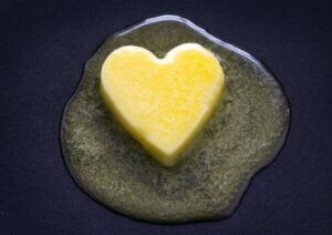 Che effetti hanno i grassi saturi sul cuore?